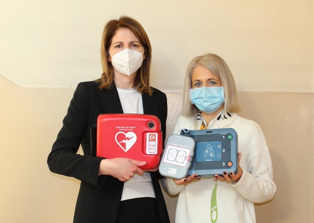 Il Comune di Villafranca dona il defibrillatore ai 400 alunni delle scuole 
